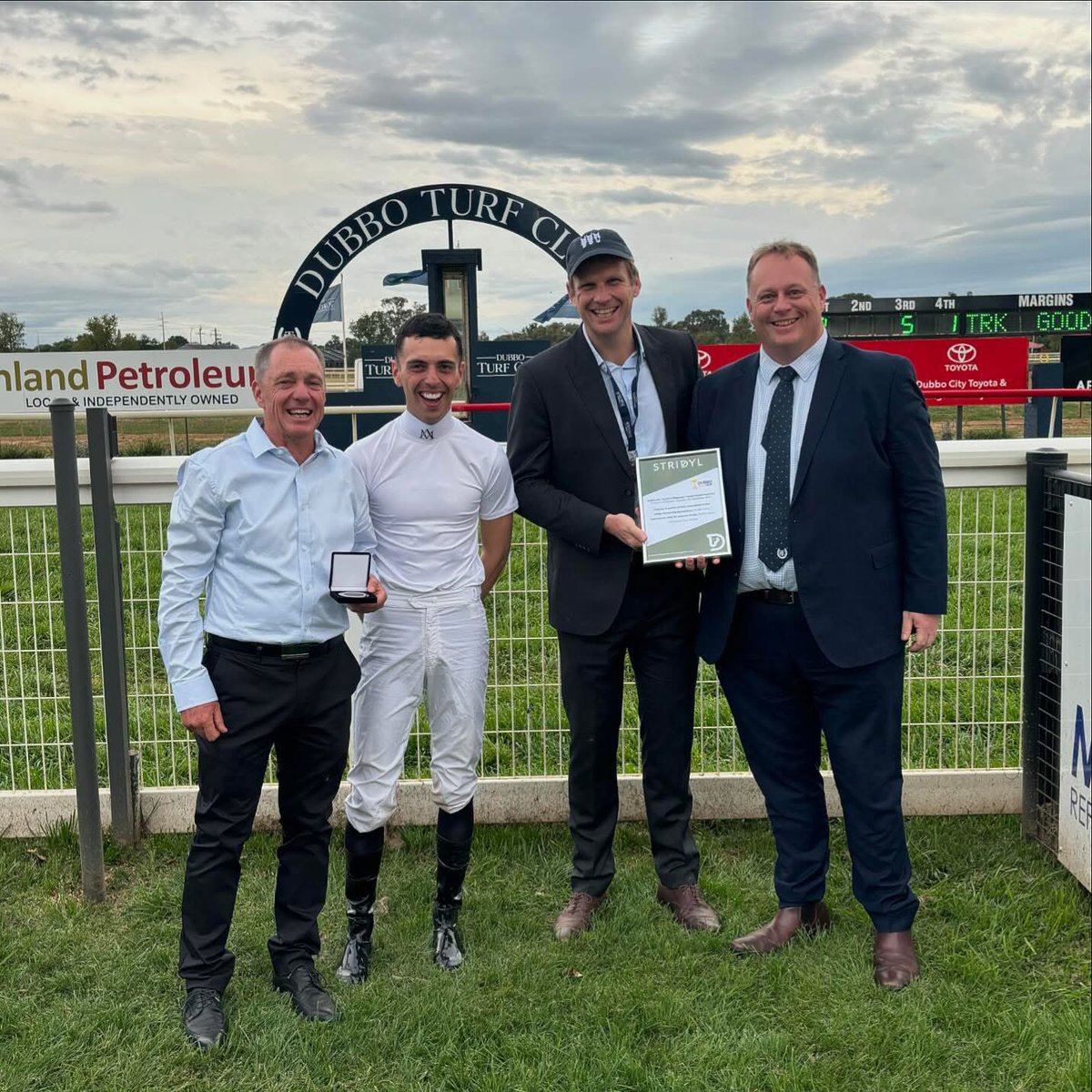 Ackers88's tweet photo. Uncle Greg, Ash Morgan, Bjorn ‘can’t beat me’ Baker and Ben Walker. A great pic at my home track of Dubbo, how good is the sport of kings 👌✊ https://t.co/UYVVvVLPnL