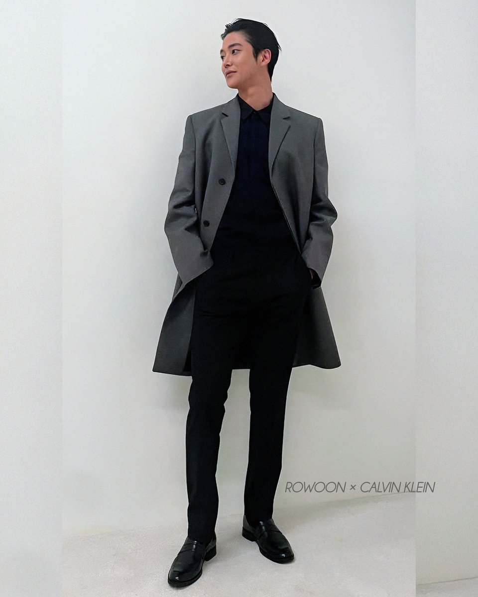yako_rw_maman's tweet photo. 💛로운(Rowoon) 굿모닝~😊
引きの👀📷✨ロウンさんも素敵☺️
ショーは終わってるけど…
街並み🗽憧れる✨行ってみたい~
Thank you for sharing❣️
IG jeune_rodrigue とロウンさん💙🩶🖤
#���ウン #로운 #Rowoon #로밍 #ROming
#calvinkleincollection https://t.co/kyRenlKCBE