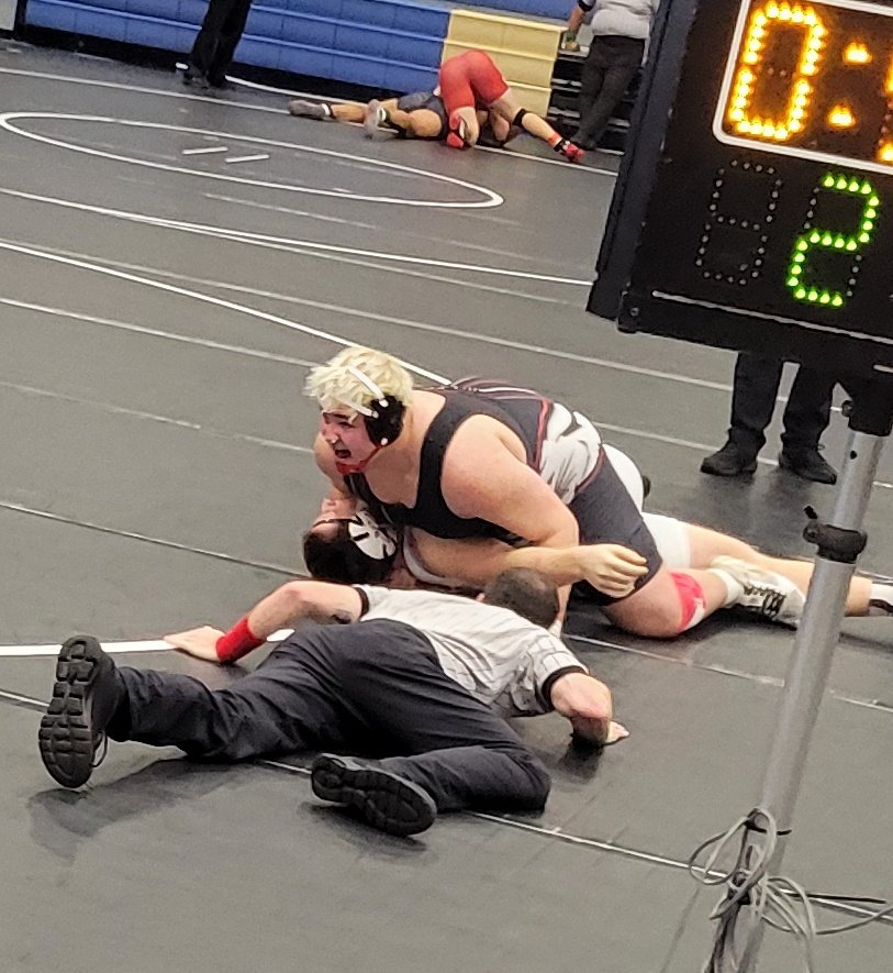 CHSCoachCarp's tweet photo. REGION 4-6A CHAMPION🥇 Sr Devin Quantz with a PIN 📌for the WIN ✋️!!#Getyourhandraised #CougarNation #Stateminded
@chs_cougar_wres @DavissonDustin @AthleticsCanyon @canyonhscougars @BMar1842 @cisdnews https://t.co/Ep3ydFCxGk