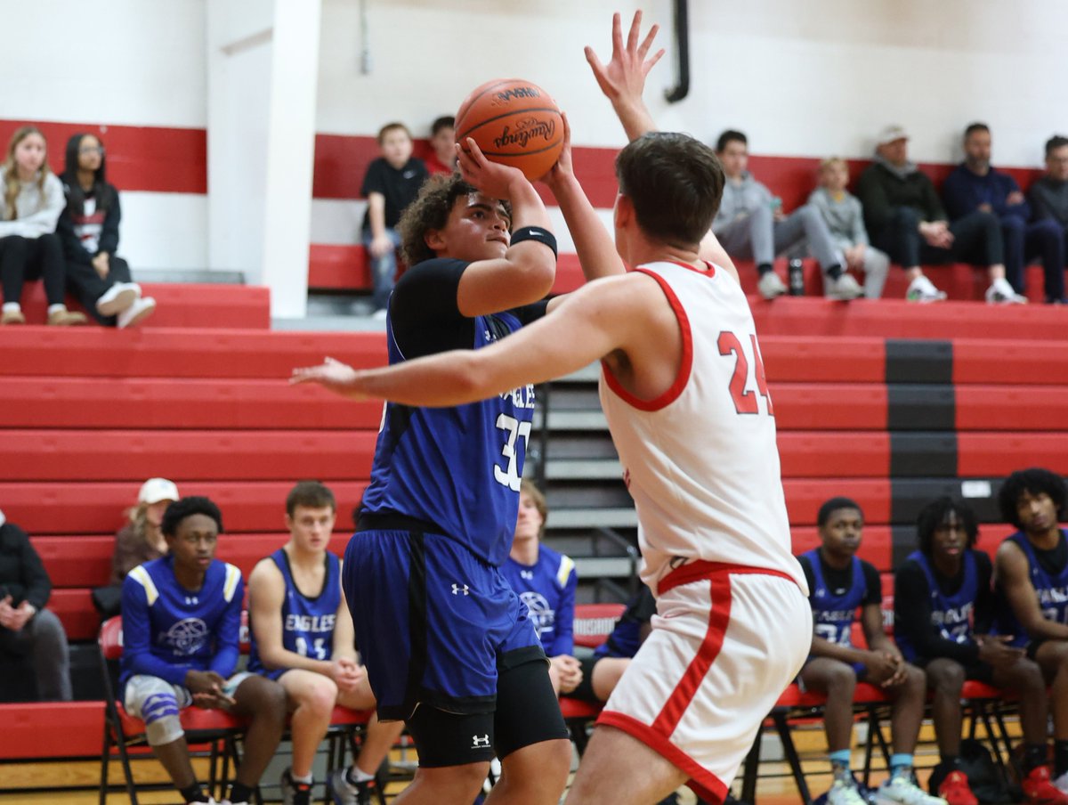MIPrepZone's tweet photo. BOYS HOOPS: Photos from Friday night's MIAC Blue matchup between Southfield Christian (@SCSeagles) and Lutheran Northwest (@LHNWBB) from @BryanEversonOP >> https://t.co/GNoFP0Tckz https://t.co/NYTsf49m1G
