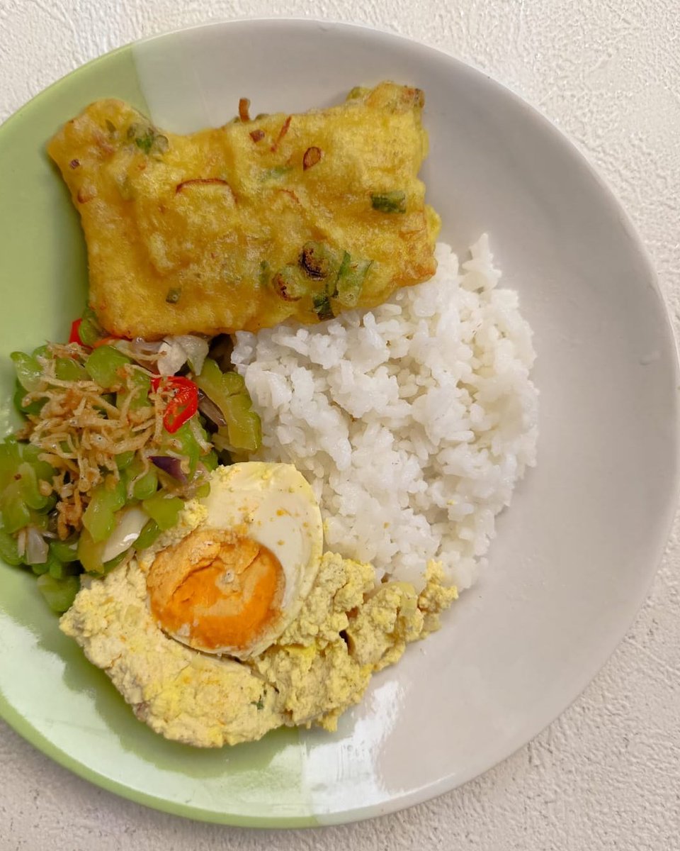 fullwijsmanII's tweet photo. Masak ngebut pagi ini untuk #WeekendTahu.
π§ Tahu kukus telur asin
π₯ Tumis pare teri nasi
π« Tempe gortep
Mari sarapan π₯°β€οΈ https://t.co/tZy4Q9PinH