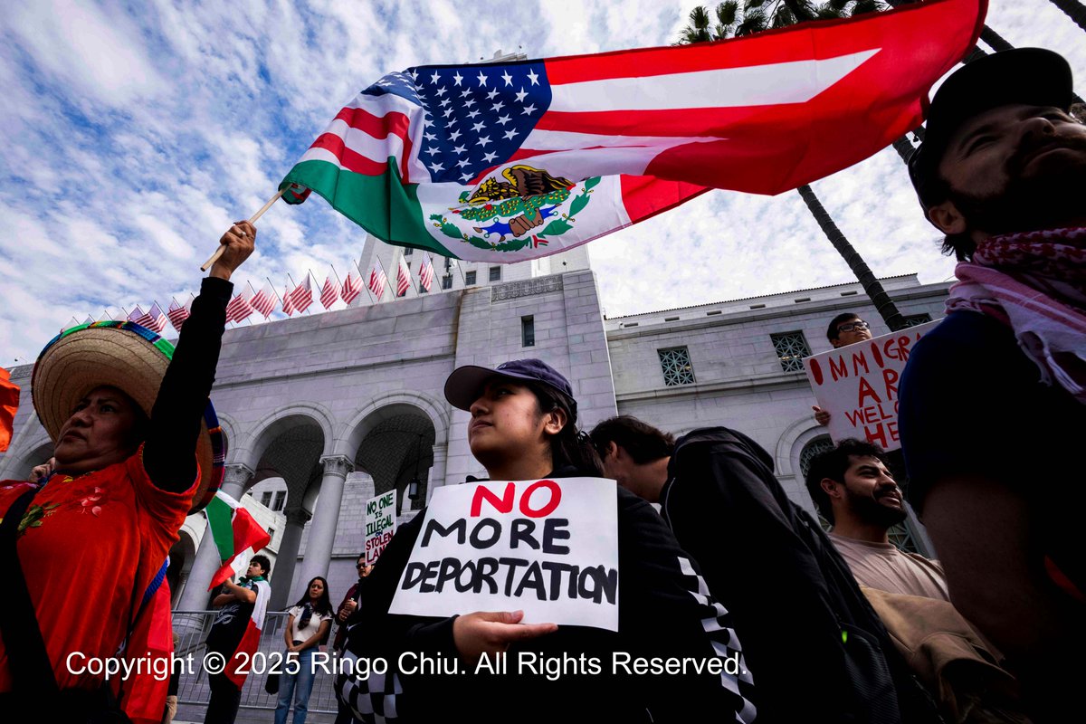 ringochiu's tweet photo. Demonstrators protest in a rally against President Donald  Trump's crackdown on illegal immigration in Los Angeles. #losangeles #mexican #immigrationreform #protest #immigration #immigrant https://t.co/no6jxDVJNa