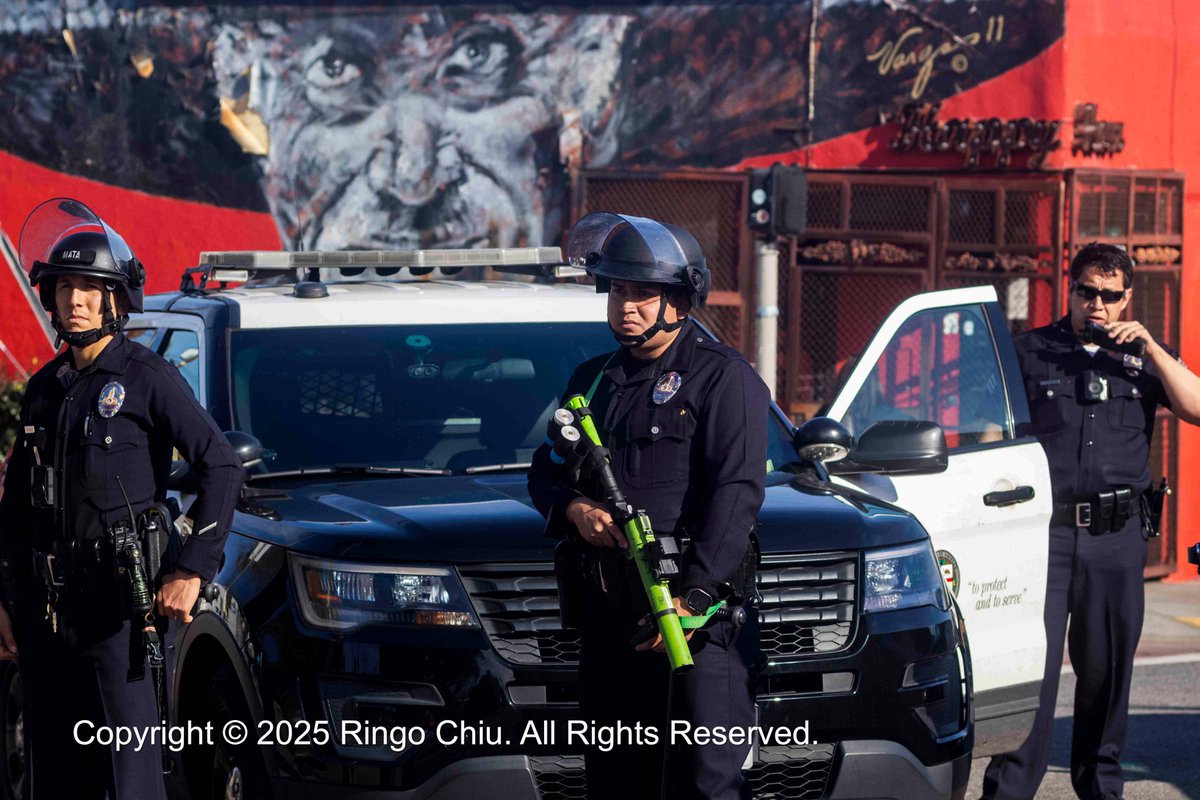 ringochiu's tweet photo. Demonstrators protest in a rally against President Donald  Trump's crackdown on illegal immigration in Los Angeles. #losangeles #mexican #immigrationreform #protest #immigration #immigrant https://t.co/no6jxDVJNa