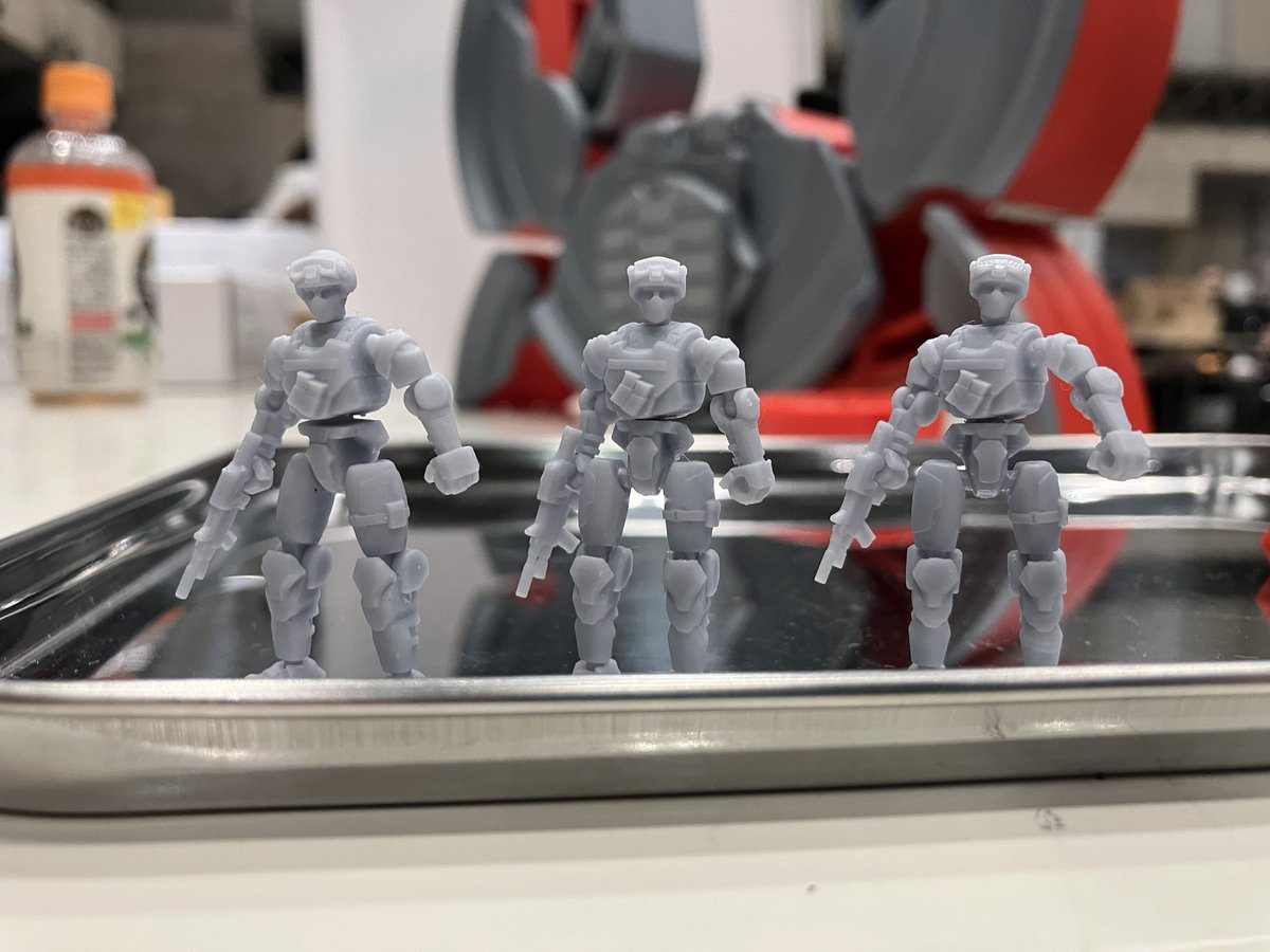 #WF2025W 
4-27-14
設営完了しました！

変形玩具で遊んでるフォロワーさん限定で隊員を3体配布します！！