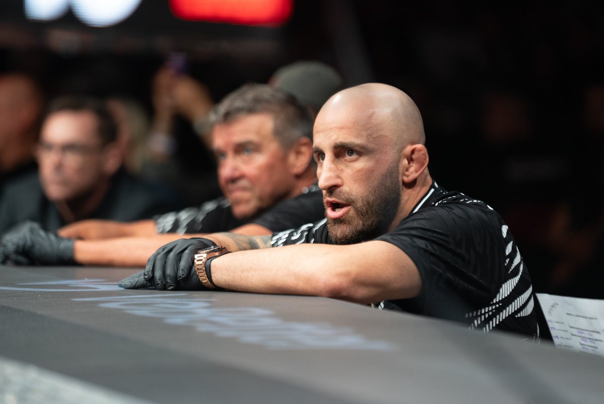 ufc's tweet photo. Familiar faces in these corners 🏆

#UFC312 | @TopuriaIlia | @AlexVolkanovski https://t.co/fykofDyv8s