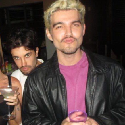 isaultimanoite's tweet image. Compra de Olhar | Mini Au pejão

Onde João está em uma papelaria comprando seu material para o último semestre da faculdade e não percebe que tem um rapaz o encarando, ou, onde Pedro encara um rapaz na papelaria na tentativa de dar em cima dele