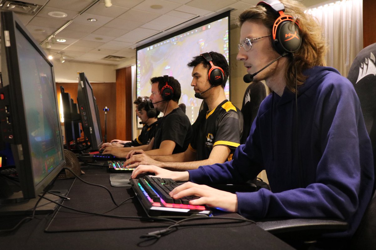 League brought the brooms out with YET ANOTHER 2-0 SWEEP!

WE ARE YOUR BACK TO BACK TO BACK CHAMPIONS VS KU 🐯