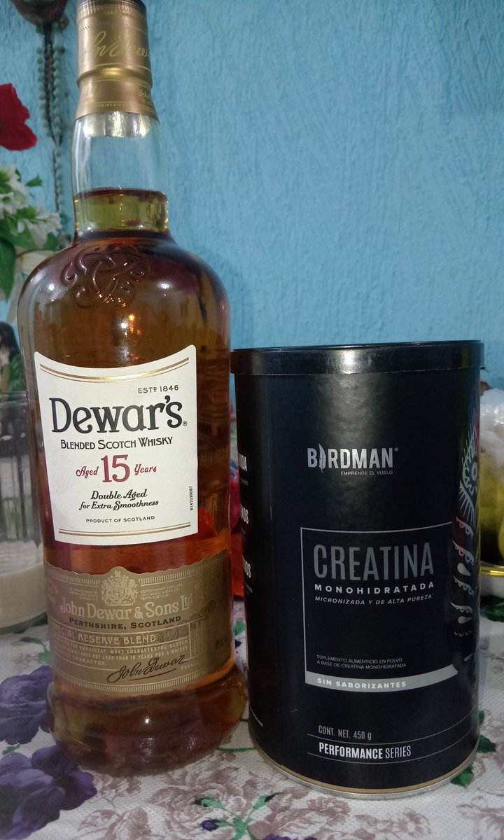 NoePath's tweet photo. El perfecto balance. Here I go #SuperBowlLIX #dewars #gymrat #lol https://t.co/XKQgfdevSE