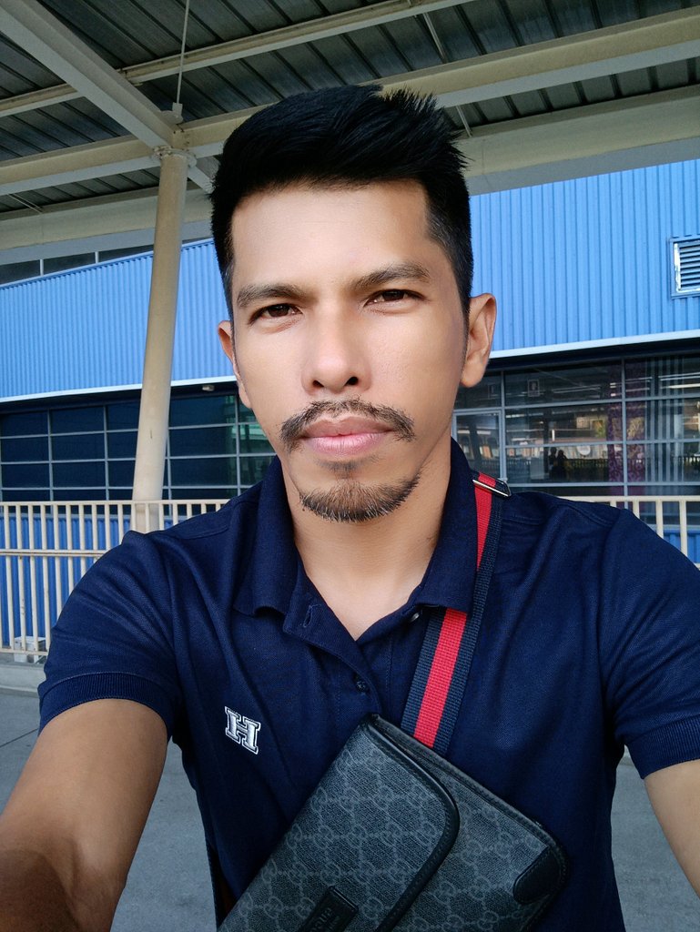 สังเกตมั้ย ชีวิตลุง ไม่ค่อยวุ่นวายรึก้าวก่ายกับชีวิตใคร ใครดีก็ดี ใครไม่ดีก็ถอย ชีวิตมีแค่นี้