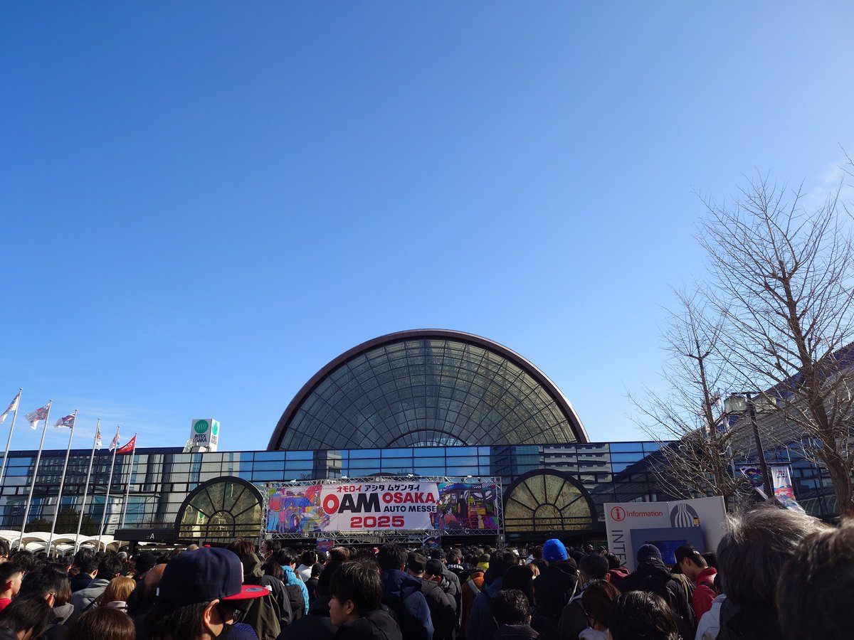youichan1009's tweet photo. 大阪オートメッセ入場列に並びました。 #大阪オートメッセ #大阪オートメッセ2025 #インテックス大阪 #osakaautomesse #osakaautomesse2025 #intexosaka https://t.co/2f64BfxX1X