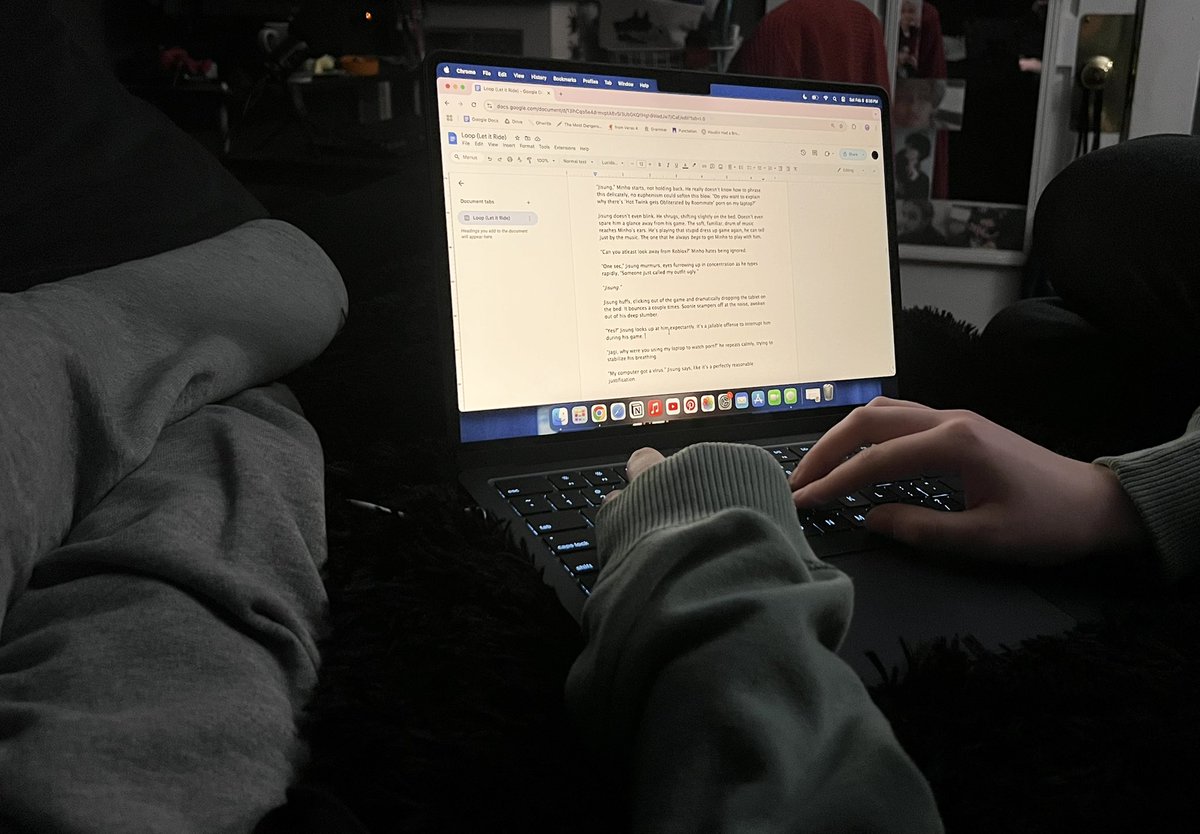 한 dara IS SEEING SKZ tweet media