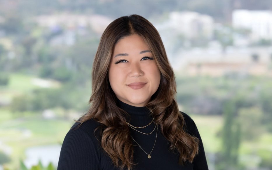 CerfiaFR's tweet photo. 🇺🇸🔞 Jacqueline Ma, "prof de l'année" en 2023, a avoué avoir abusé de 2 élèves de 11 et 12 ans. Elle échangeait des images sexuelles, des SMS, lettres d’amour avec l’un depuis 10 mois, des SMS avec l’autre. Elle se serait même déshabillée en classe, et encourait jusqu’à 180 ans de prison. Sa peine sera réduite conséquemment suite à ses aveux