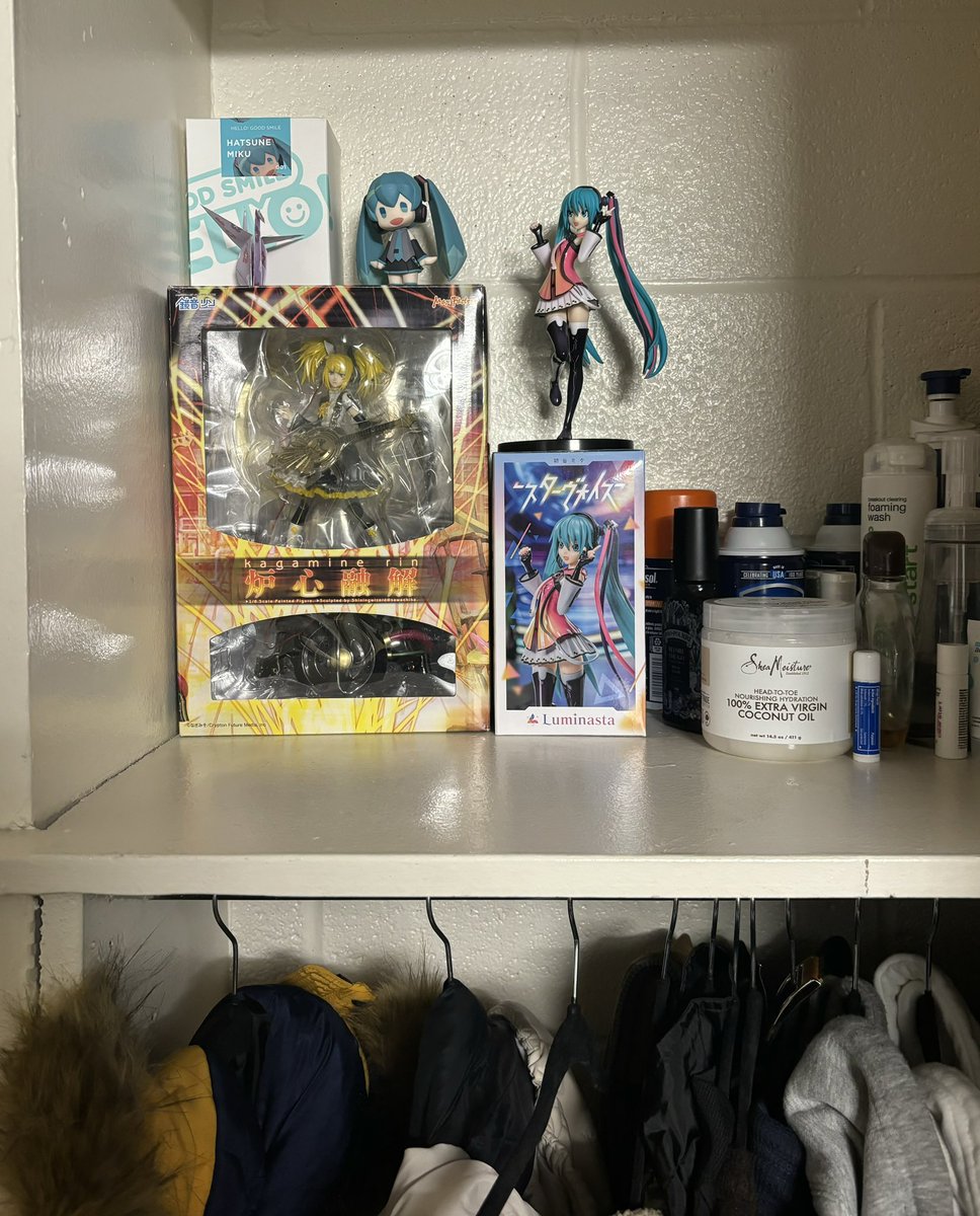 Zero space in my tiny ass dorm got me putting my figurines on the toiletry shelf😭