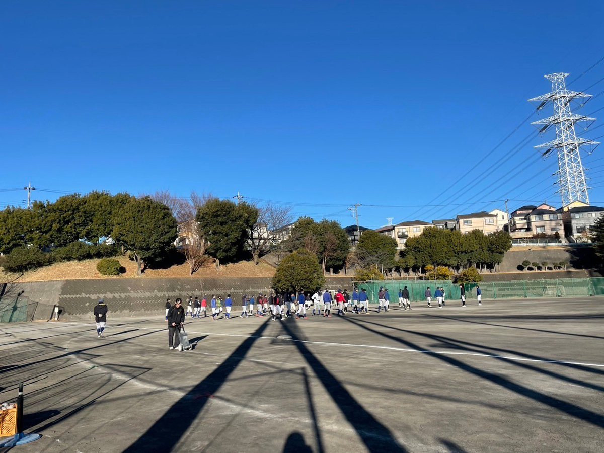 wienBBC's tweet photo. 【活動報告】
2/9は県内Gにて練習を行いました！
 20名ほどのメンバーが集まり、投手陣はブルペンで投げ込み、野手はランナーを付けてのノックを中心に行いました！
良いプレーが出た一方で、準備不足や声の連携が図れずミスをするシーンもありました。
常に緊張感を持ちながらプレしていきましょう！ https://t.co/07HydKwTRb