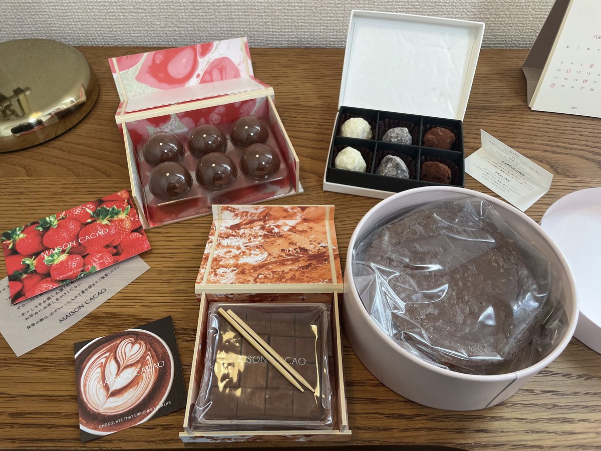 _amai8's tweet photo. アムール行ってきた🍫
イヴァン何年も気になっててやっと買った😹 https://t.co/FpXzpDhkfp