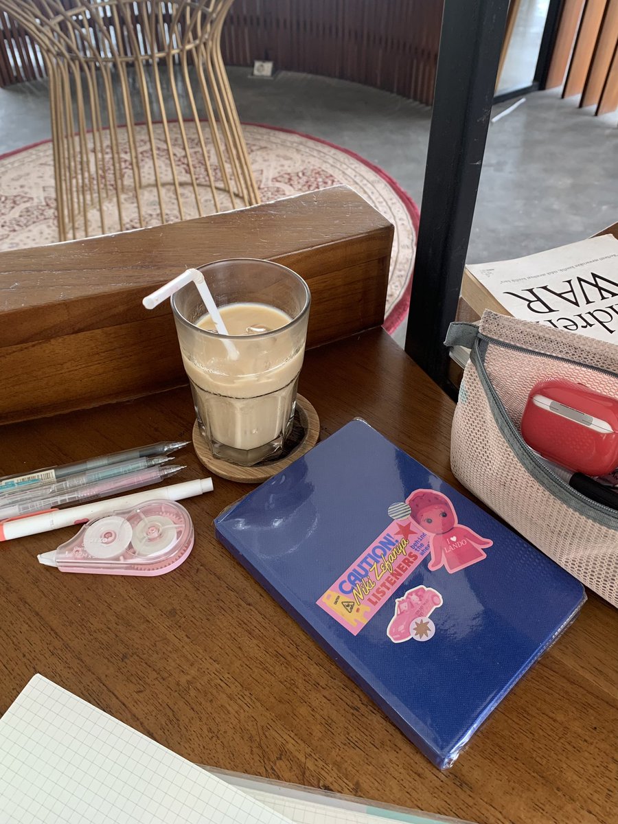 kaifelatteee's tweet photo. sunday study grind 𓐄 🥧🍎 ​⭐️ https://t.co/2vSGg7XgC9