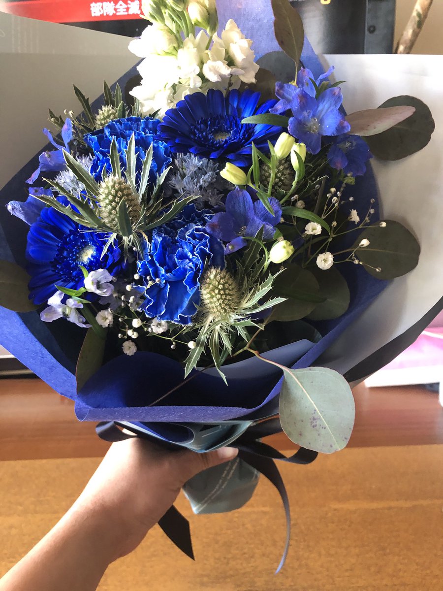 息子が生まれて初めて誕生日に花束くれました😢
ちち感動🥺
今から家族で誕生日プレゼントでプリクラ撮りにいってきます☺️
