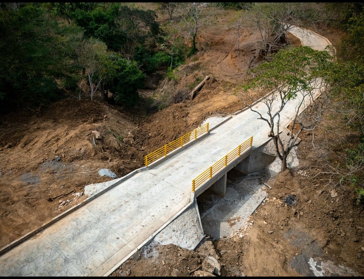 Noticiasmtr9's tweet photo. Continúa el cumplimiento de las Promesas 
Hechas por @kerguelenhugo durante su 
campaña y el primer año de su mandato en la @monterialcaldia 

Los Afortunados fueron los habitantes del 
pequeño, alejado y olvidado caserío del 
COCUELO Una Vía y sus puentes fueron inaugurados. https://t.co/Kv4HLmUlGe