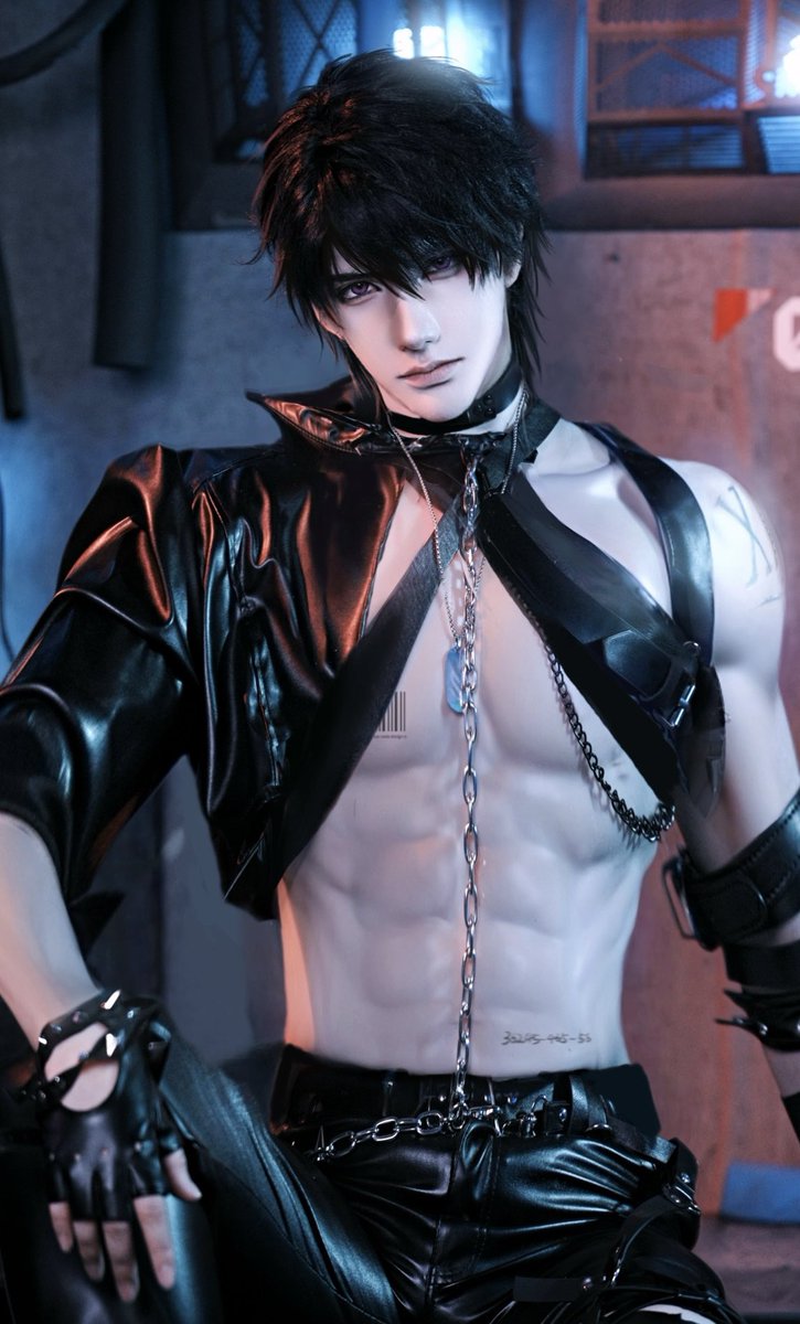 RAN41382579's tweet image. “躲什么，刚刚胆子不是还很大吗？”

#恋と深空  #LoveandDeepspace #マヒル  #caleb  #夏以昼 #cosplay