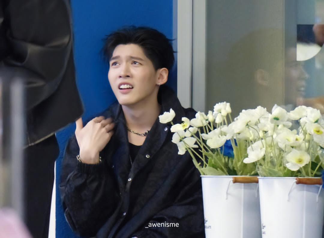 aouboomdaisy's tweet image. He's even more beautiful than those flowers.🌸🫶🏻

#FLEX1045xPROJECTJASPER #Jasperproject #aou_tnbknr #RISERMUSIC