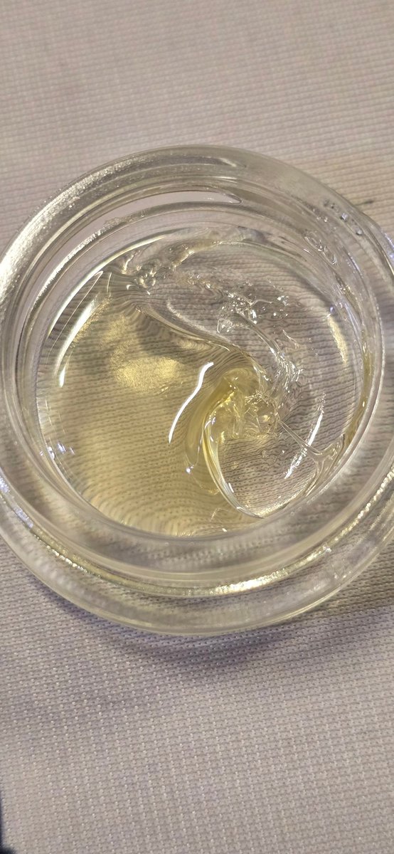 I was gifted this beautiful jar of Z fresh press by <a href="/issa_710/">Red Dragon Extracts</a> and it was too beautiful to not share. Before I took a dab the jar looked crystal clear. Flawless