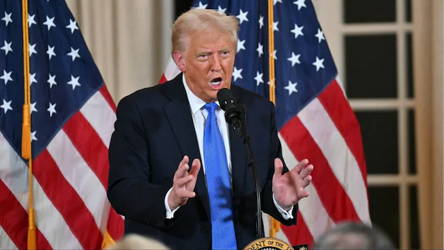 CNNnews18's tweet photo. Donald Trump has ordered the Secret Service to disclose all details about the two assassination attempts against him, questioning the suspects' possession of multiple phones and foreign apps
#DonaldTrump2025 #SecretServices #USA #TrumpAssassinationAttempt
https://t.co/yks7KGdZk3