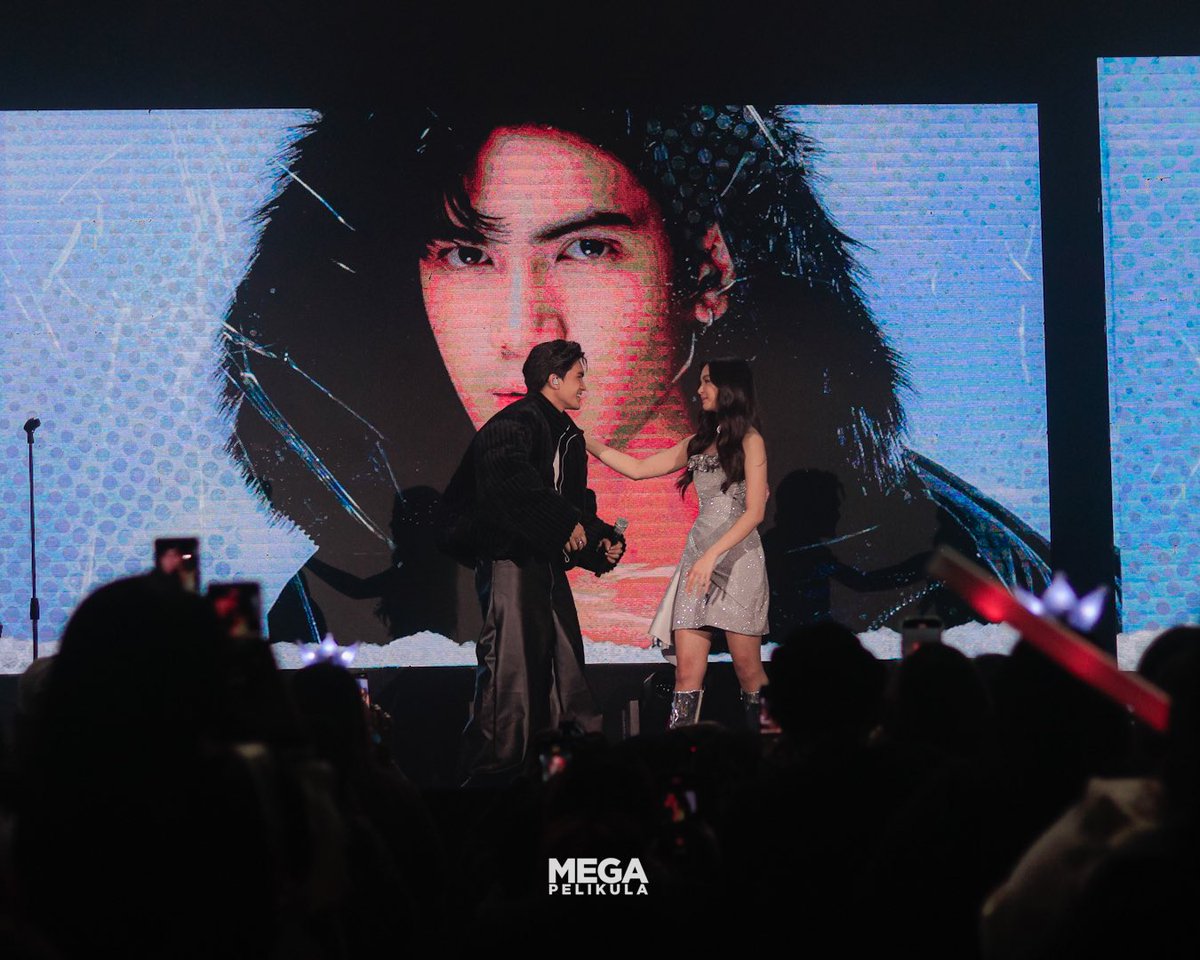 MegaKapamilya's tweet photo. Jarren Garcia and Kai Montinola ❤️❤️❤️

#MEGAkapamilya @jarrenglorious 
#JARRENAlbumLaunch #ThatBoyJarrenFanmeet #StarPopPH #JarrenGarcia @kakaimontinolaa https://t.co/Wy3azyJsBA