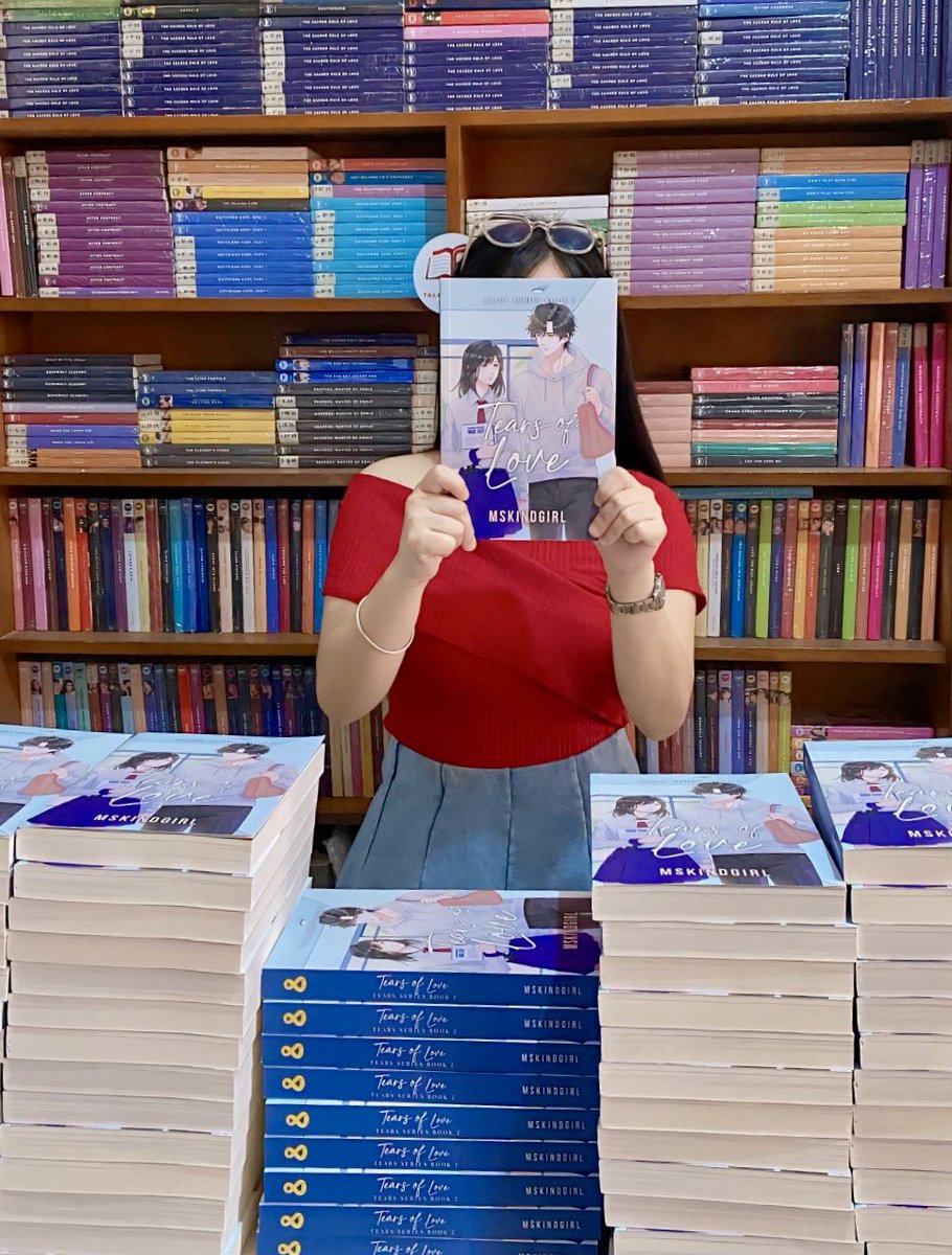 TheTalkingPages's tweet photo. Maraming Salamat @mskindgirlwp sa tiwala!  
Maraming salamat din aClans at TPzens sa matiyagang paghihintay. 💕

Finally! Napirmahan na  ang TOL 😭

Dito lang ‘yan, “Dahil sa Talking Pages, Laging Yes to Happiness with MKG!” 

#TOLUpdates #TOLPublishedBook https://t.co/FlLj1SPYU9