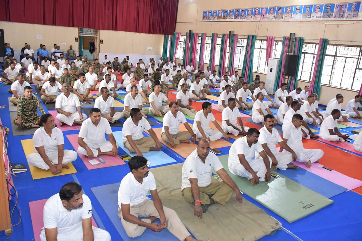 DIGP GC RRY (@digpgc) on Twitter photo “Prioritizing mental well-being!”
GC Rangareddy conducted a Stress Management Training Programme for the personnel of Southern Sector in collaboration with <a href="/ArtofLiving/">The Art of Living</a> .
Sh. Anil Minz, DIG and other officers also participated.
<a href="/crpfindia/">🇮🇳CRPF🇮🇳</a> <a href="/cwacrpf/">CWA CRPF</a> <a href="/crpf_srinagar/">Srinagar Sector CRPF 🇮🇳</a> “Prioritizing mental well-being!”
GC Rangareddy conducted a Stress Management Training Programme for the personnel of Southern Sector in collaboration with <a href="/ArtofLiving/">The Art of Living</a> .
Sh. Anil Minz, DIG and other officers also participated.
<a href="/crpfindia/">🇮🇳CRPF🇮🇳</a> <a href="/cwacrpf/">CWA CRPF</a> <a href="/crpf_srinagar/">Srinagar Sector CRPF 🇮🇳</a>