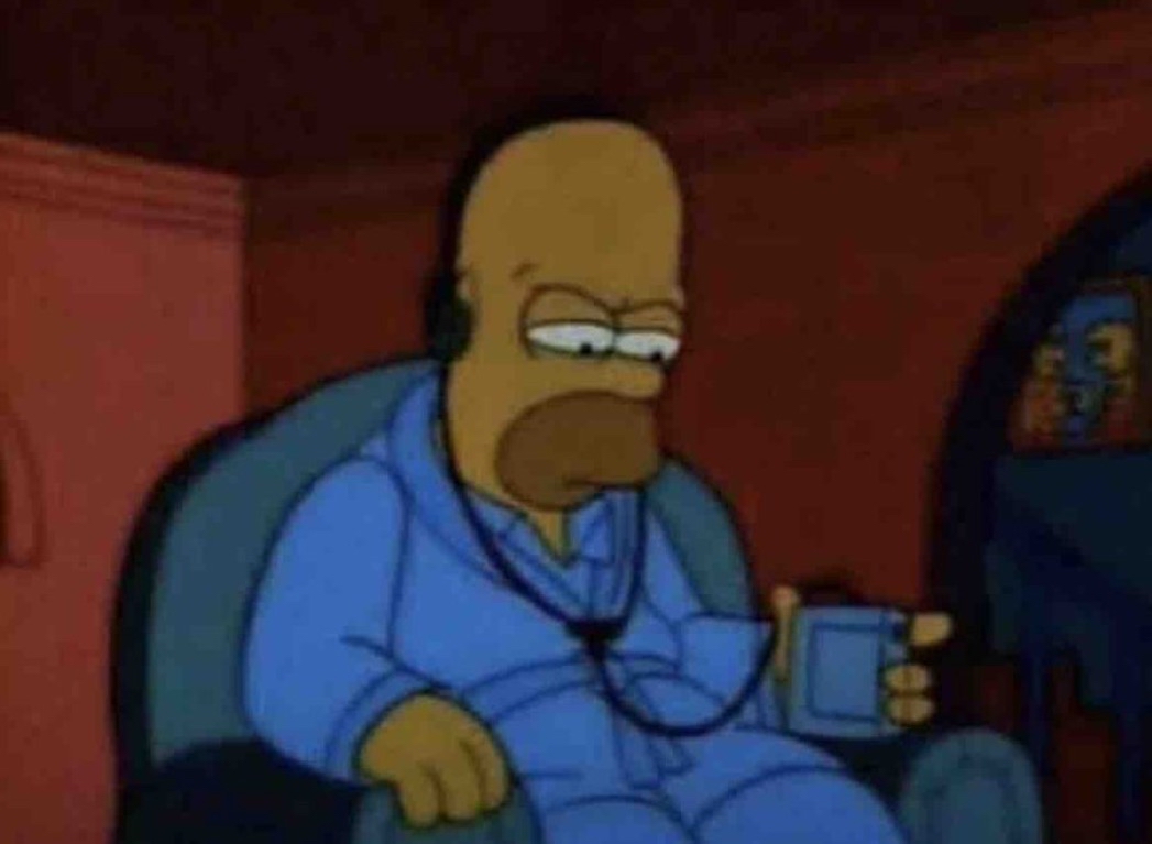 Guarromantico_'s tweet image. Yo analizando la letra de una canción para ver si coincide con mi situación actual: