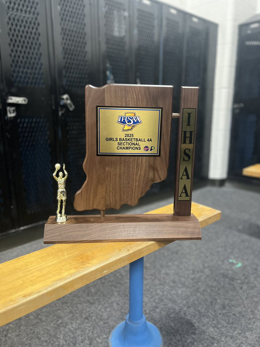 EastCentralGBB's tweet image. Lots of growth throughout the season to earn this one 🏆
 #together 
#WeAreEC