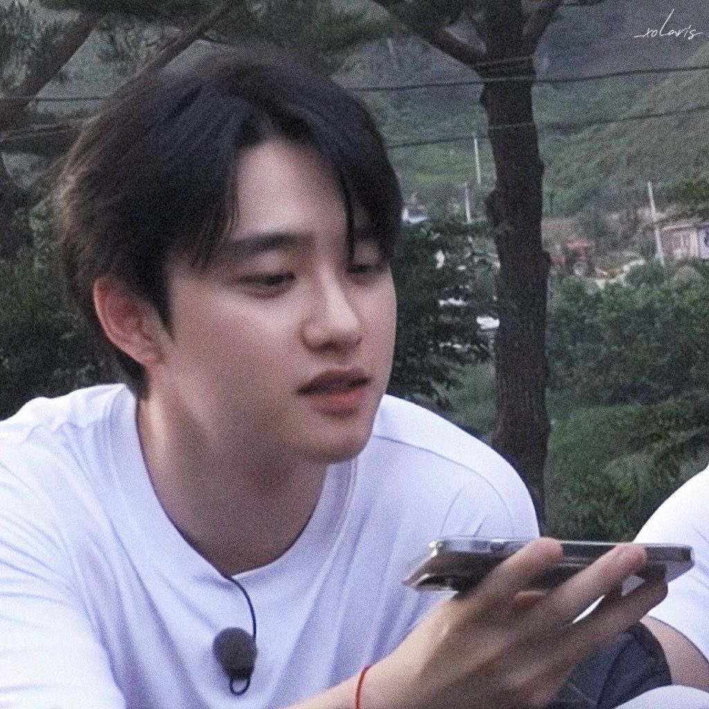 nyongD5_'s tweet photo. 전화받는 도경수 미모 나오고 탐라 다 뒤집어 졌을 때가 생각 남 ... https://t.co/e3hharfZSi