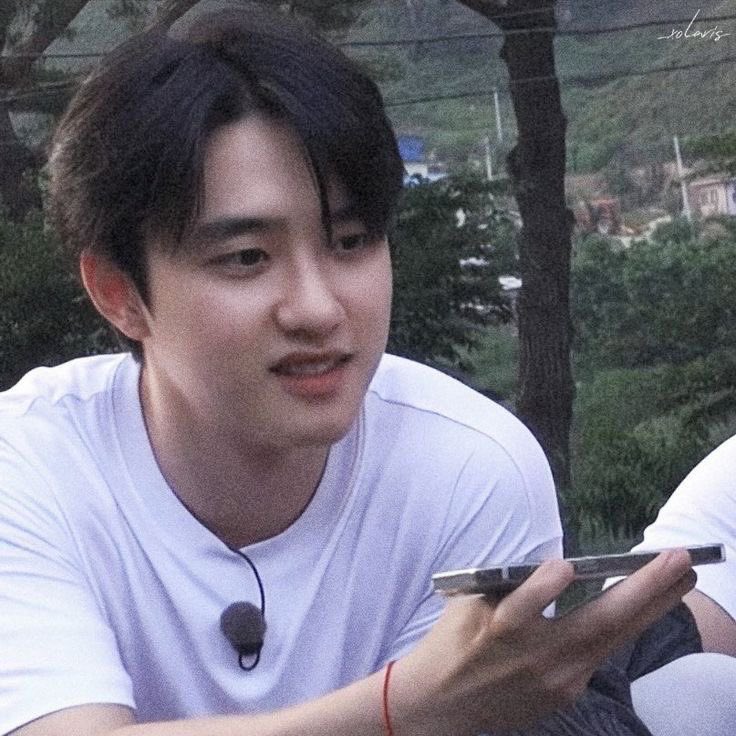 nyongD5_'s tweet photo. 전화받는 도경수 미모 나오고 탐라 다 뒤집어 졌을 때가 생각 남 ... https://t.co/e3hharfZSi