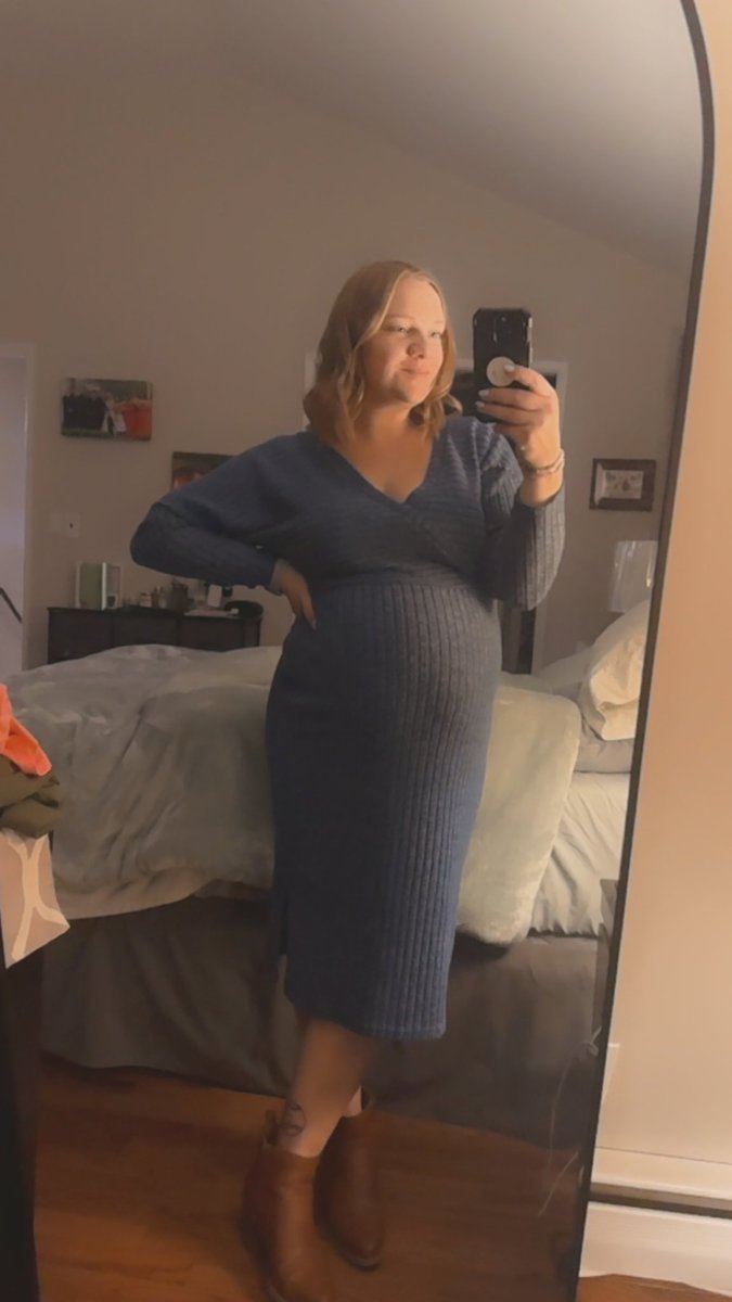 DITZ91's tweet photo. Birthday. Baby sprinkle. And 32 weeks today. Busy busy busy 💙🩵 https://t.co/nLsTChHJse