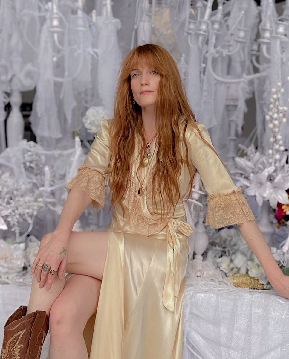 picsofflorence's tweet image. ARTISTS WHO WERE INFLUENCED OR INSPIRED BY FLORENCE + THE MACHINE ✨