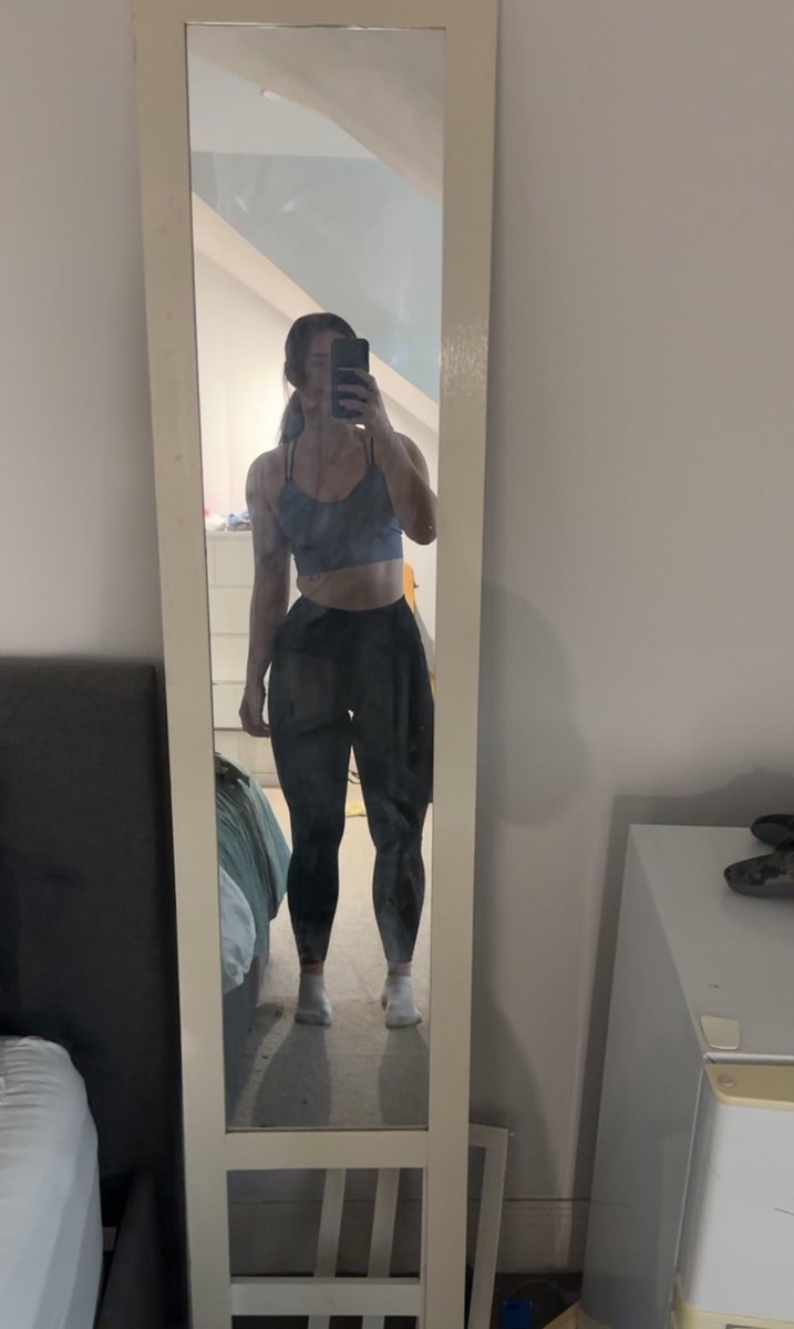 TaylorMorganS_'s tweet image. Clean my mirror challenge: impossible
