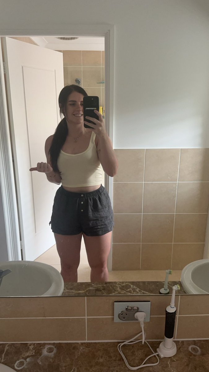 TaylorMorganS_'s tweet image. Clean my mirror challenge: impossible