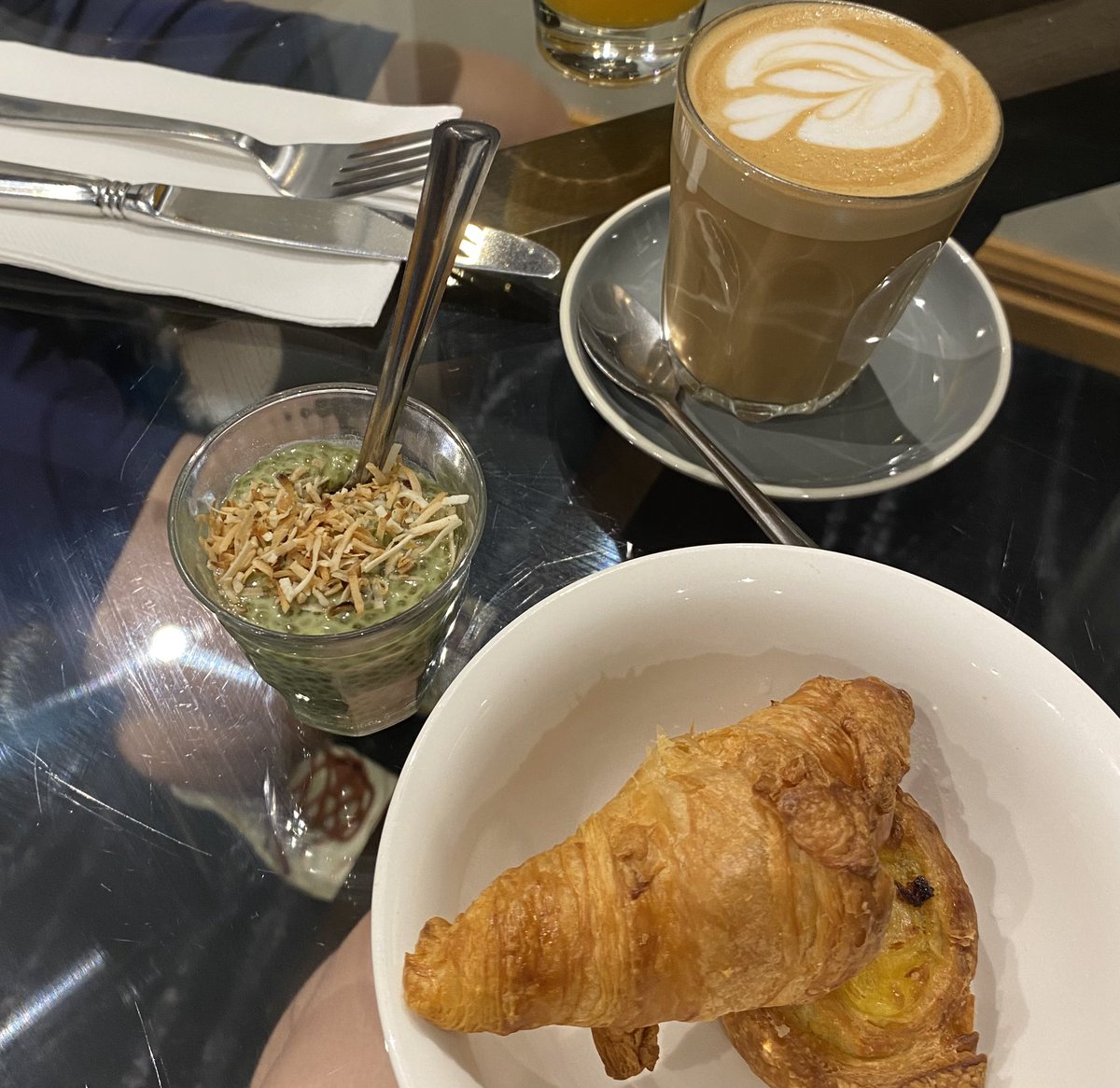 ballscalz's tweet photo. i’m back from ANOTHER vacation , here’s some of my eats. i ate a lot but we walked around heaps so i maintained : ) https://t.co/UfcSvQEloG
