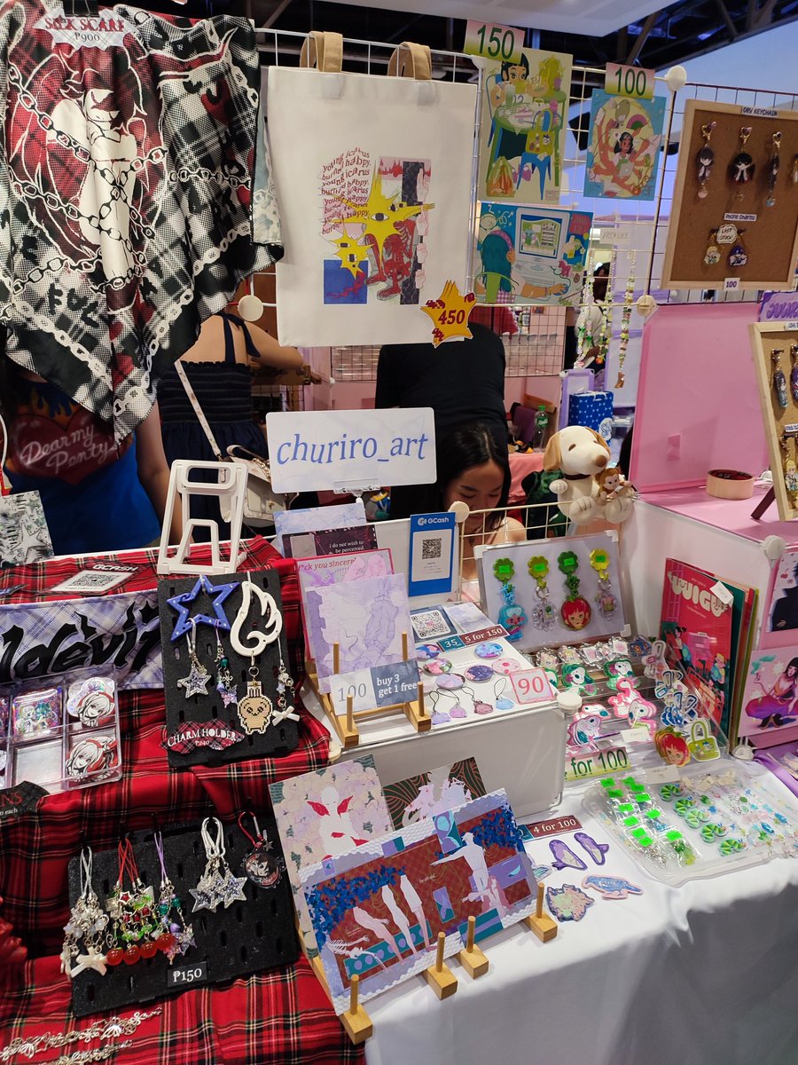 day 2 feb komiket !!

refilled some prints and button pins (except jinx, i forgor)