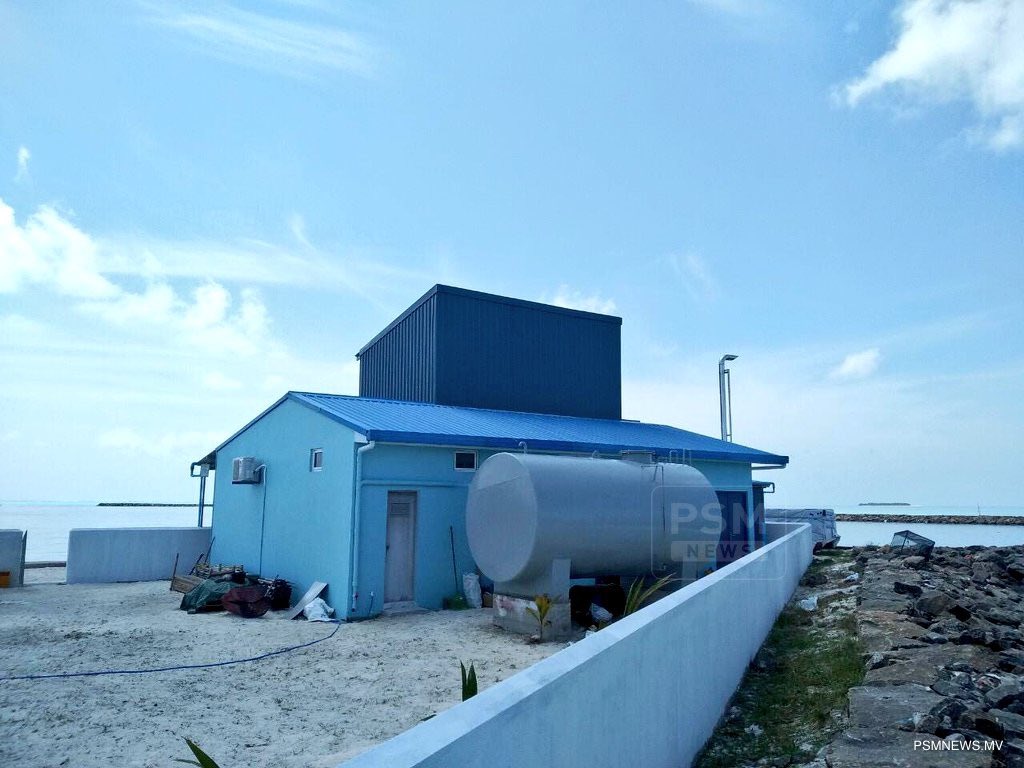 Bodu Kanneli Masveringe union- BKMU (@fishermensunion) on Twitter photo މުޅި ރާއްޖެއިންވެސް ސަރުކާރުގެ އަގުގައި މިޔަދު އައިސް ލިބެންހުރީ އެންމެ ދެ އައިސް ފްލާންޓްއިން. މީން ދުވަހަކުވެސް މަސްވެރިންނަށް އައިސް ލިބުމުގައި މިހާ ދައްޗެއްނުވޭ! ރަނގަޅު ކޮށްލާ! <a href="/Shiyamaldives/">Ahmed Shiyam</a> <a href="/MMuizzu/">Dr Mohamed Muizzu</a> މުޅި ރާއްޖެއިންވެސް ސަރުކާރުގެ އަގުގައި މިޔަދު އައިސް ލިބެންހުރީ އެންމެ ދެ އައިސް ފްލާންޓްއިން. މީން ދުވަހަކުވެސް މަސްވެރިންނަށް އައިސް ލިބުމުގައި މިހާ ދައްޗެއްނުވޭ! ރަނގަޅު ކޮށްލާ! <a href="/Shiyamaldives/">Ahmed Shiyam</a> <a href="/MMuizzu/">Dr Mohamed Muizzu</a>