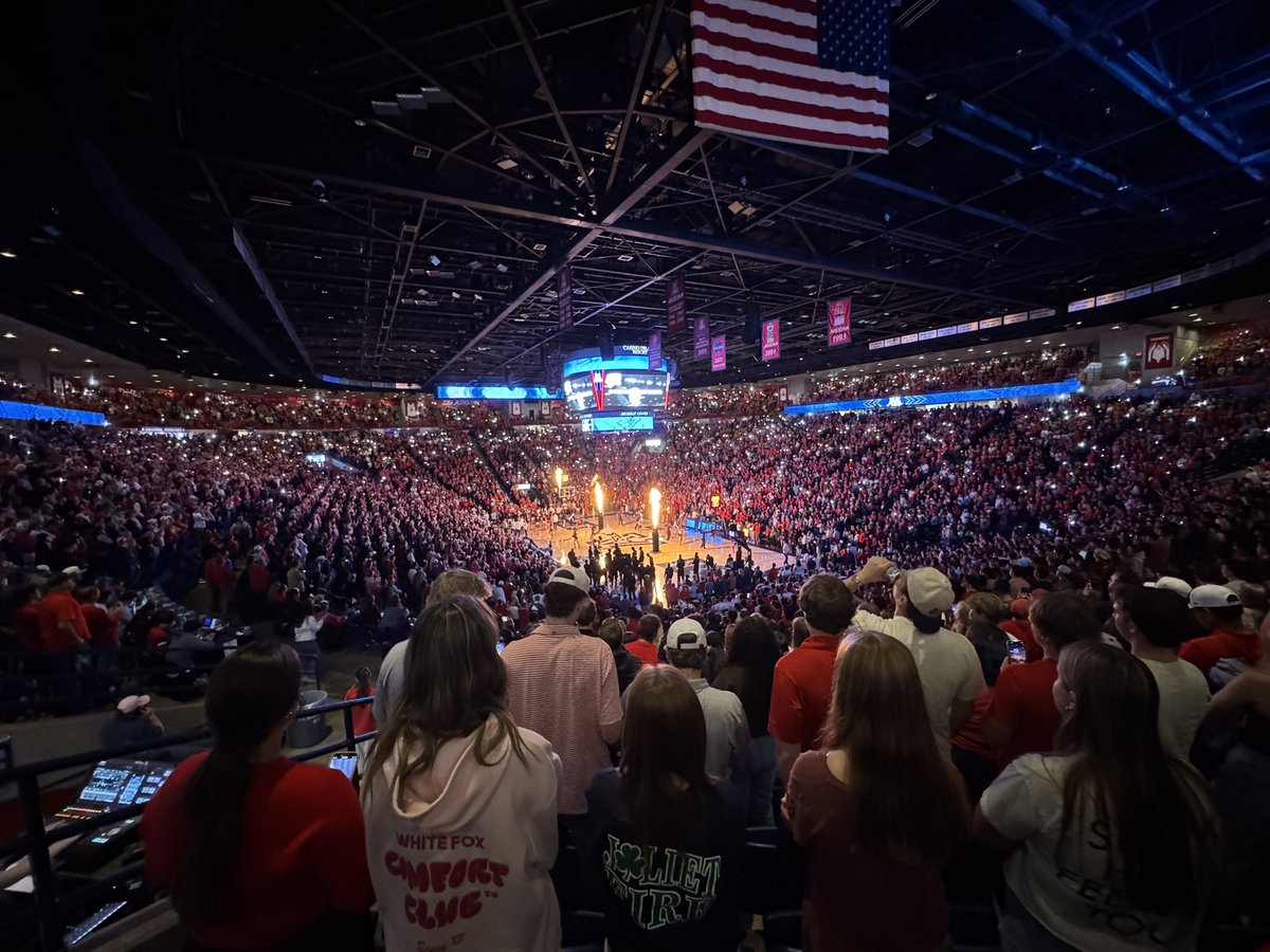 Chip Viney (@coachchipviney) on Twitter photo Here to support <a href="/ArizonaMBB/">Arizona Basketball</a> & my little cousin <a href="/OfficialDW03/">Darrion Williams</a>
Family first, BUT #BTFD 🐻⬇️ 🏜️ Here to support <a href="/ArizonaMBB/">Arizona Basketball</a> & my little cousin <a href="/OfficialDW03/">Darrion Williams</a>
Family first, BUT #BTFD 🐻⬇️ 🏜️