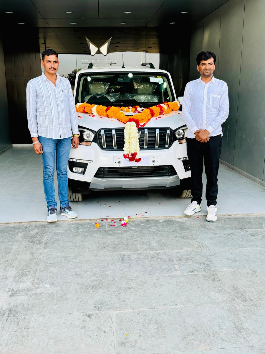 भगवान गुरु जम्भेश्वर की असीम अनुकंपा तथा माता-पिता के पुण्य आशीर्वाद से नवीन स्कॉर्पियो S11 खरीदी। इस सुखद अवसर पर अंतःकरण कृतज्ञता से परिपूर्ण है। धन्यवाद परमेश्वर!