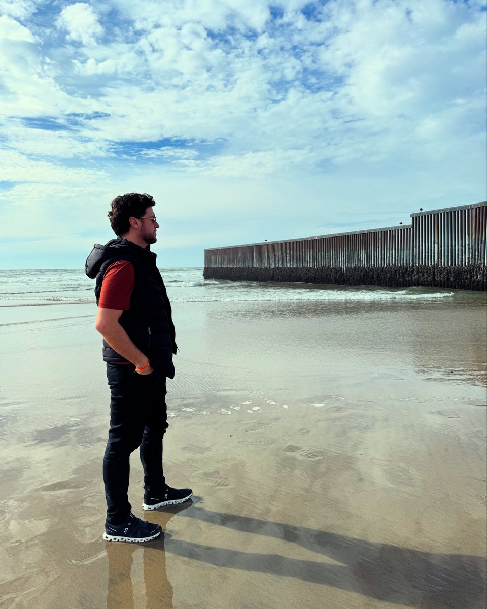 Mauricio Martínez (@martinezmau) on Twitter photo La dignidad humana no conoce muros ni fronteras. En este mundo, todos somos migrantes. Recuérdenlo. 🇲🇽🇺🇸 Human dignity knows no walls or borders. In this world, we are all immigrants. Remember that. La dignidad humana no conoce muros ni fronteras. En este mundo, todos somos migrantes. Recuérdenlo. 🇲🇽🇺🇸 Human dignity knows no walls or borders. In this world, we are all immigrants. Remember that.