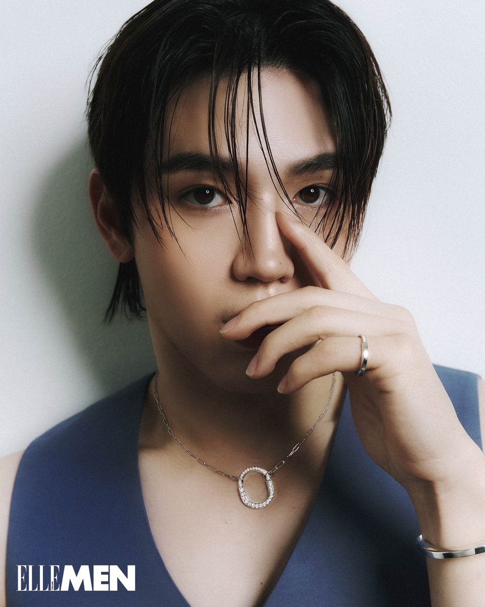 ElleMenThailand's tweet photo. ต่อด้วยการเลือกหยิบจิวเวลรี่ชิ้นโปรดมาแมตช์เข้ากับมู้ดและสไตล์ในแต่ละวันได้อย่างสนุกสนานและฟรีสไตล์ อย่าง อย่าง Tiffany Lock กับดีไซน์โค้งมนสวมใส่ได้สะดวกสบาย ซ่อนความหรูเล็กๆ กับลุคเนี้ยบขอหนุ่ม #Newwiee

#ELLEMENandNewThitipoom
#NewThitipoom
#TiffanyAndCo https://t.co/CvwRbXv4P4