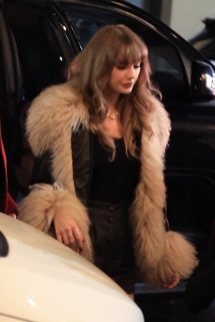 📸 | Taylor Swift out for dinner tonight in New Orleans