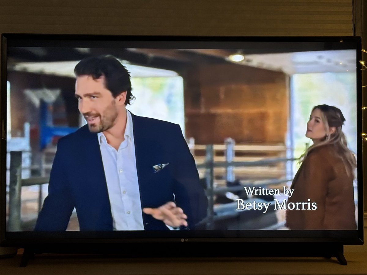 Time once again for another ⁦<a href="/BetsMorris/">Betsy Morris</a>⁩ joint! Check out #WishSwap on ⁦<a href="/hallmarkchannel/">Hallmark Channel</a>⁩! Congrats Betsy!! 🙌🙌