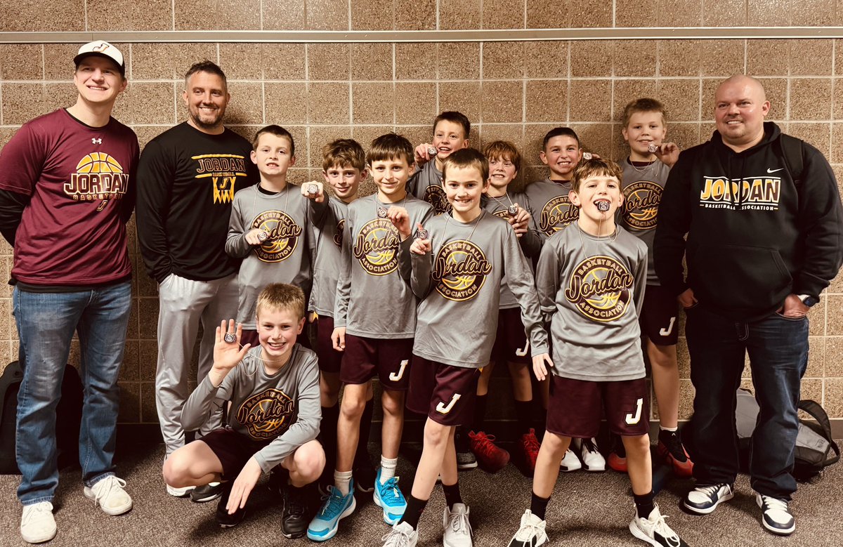 Congrats to the 4th Grade Boys Maroon team on finishing third at the Prior Lake PLAY It Up Classic!! 🏀