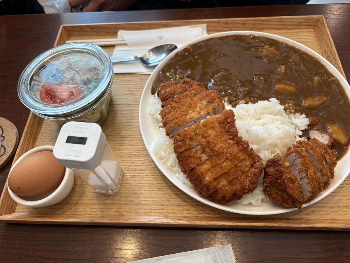 fugu1228a's tweet photo. この店、美味い！一推し！

大好きなヨメカツカレーとアサイーボウルだ。なくてはならない場所！
https://t.co/cjWzxPTDRQ https://t.co/YlBpUnmG0O