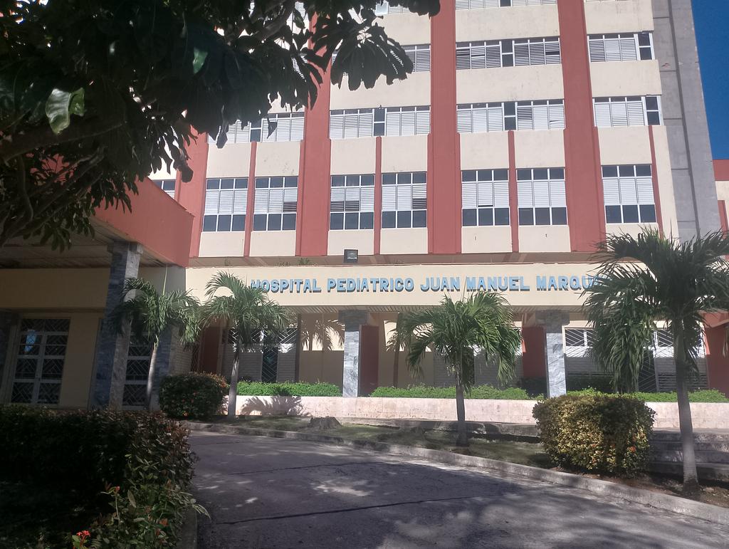 DPSHabana's tweet photo. Aquí en este lugar donde hoy con "manipulaciones" tratan de desacreditar nuestro sistema de salud, hay niños recibiendo tratamientos de última generación y una avalancha  amor, dedicación.
#CubaPorLaVida
#ManipulaciónNo
#UnidosXCuba https://t.co/nIuxaNT2GI