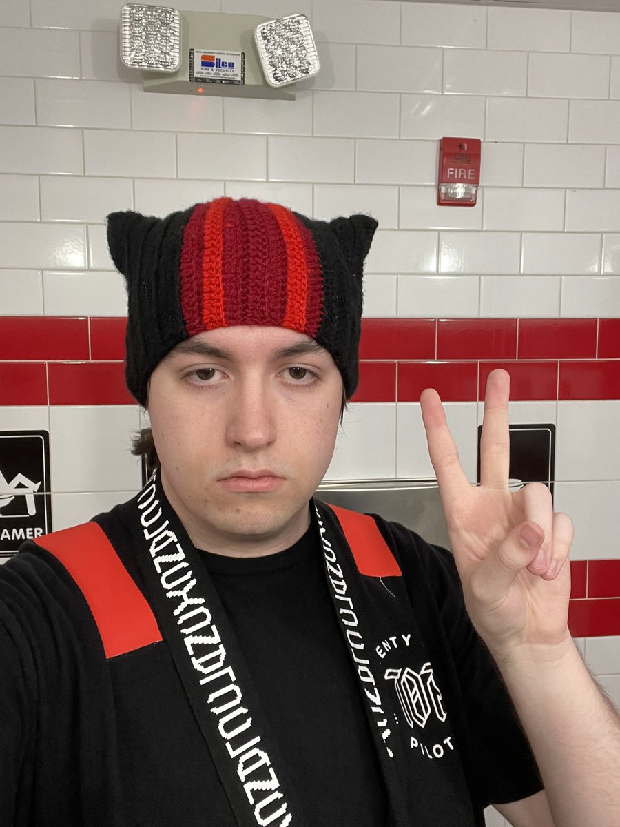KanyeWestJC's tweet photo. Kanye face reveal (real) https://t.co/A7iAyRf44P